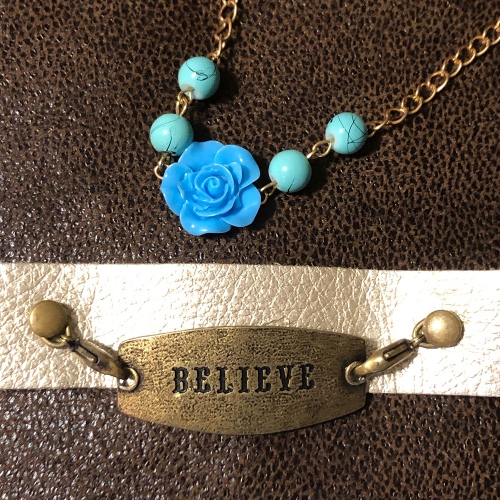 ❤️2/$25❤️ - Picture 2 of 7
